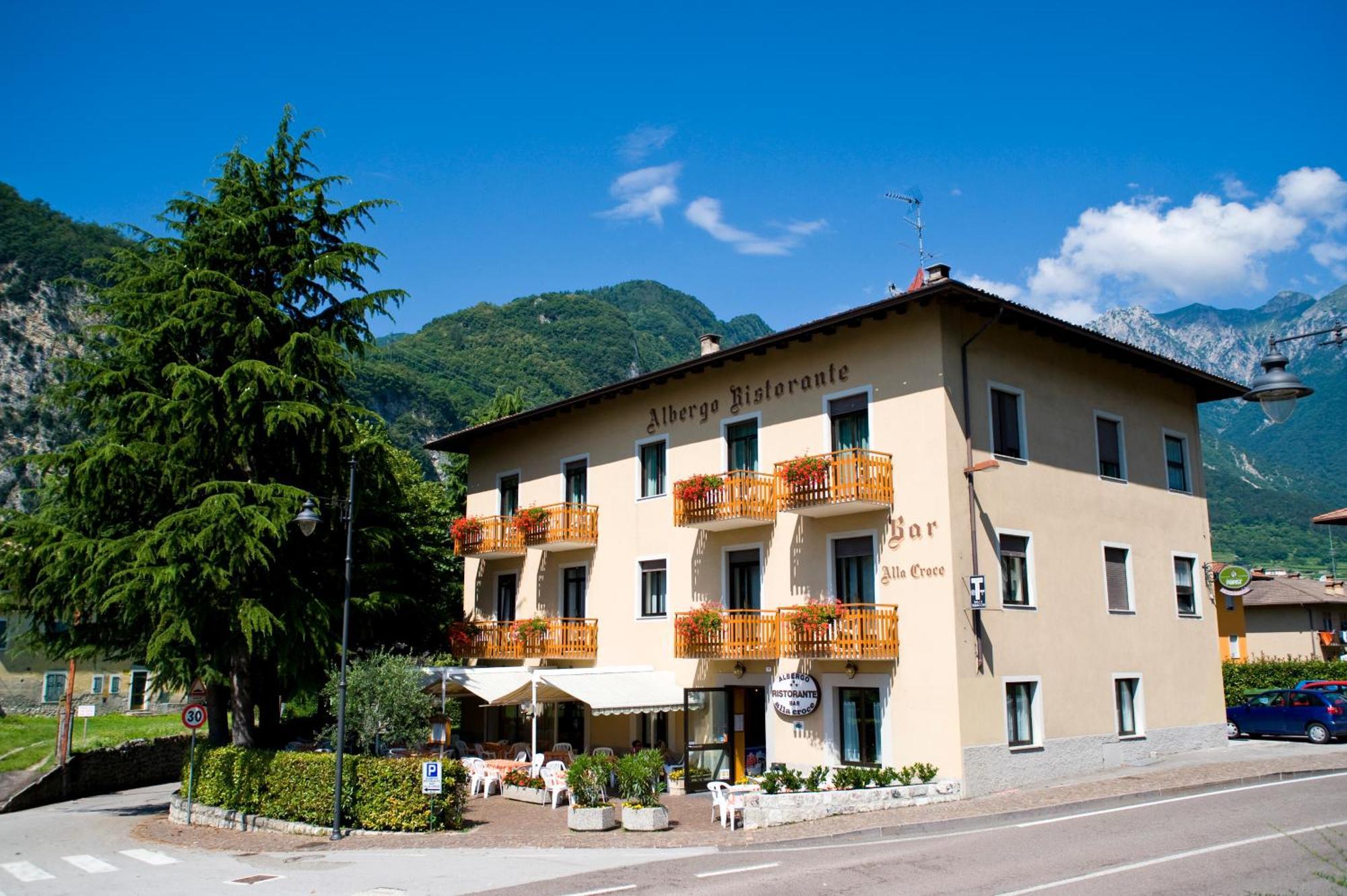 Hotel Antica Croce - Gardaslowemotion Tenno Ngoại thất bức ảnh