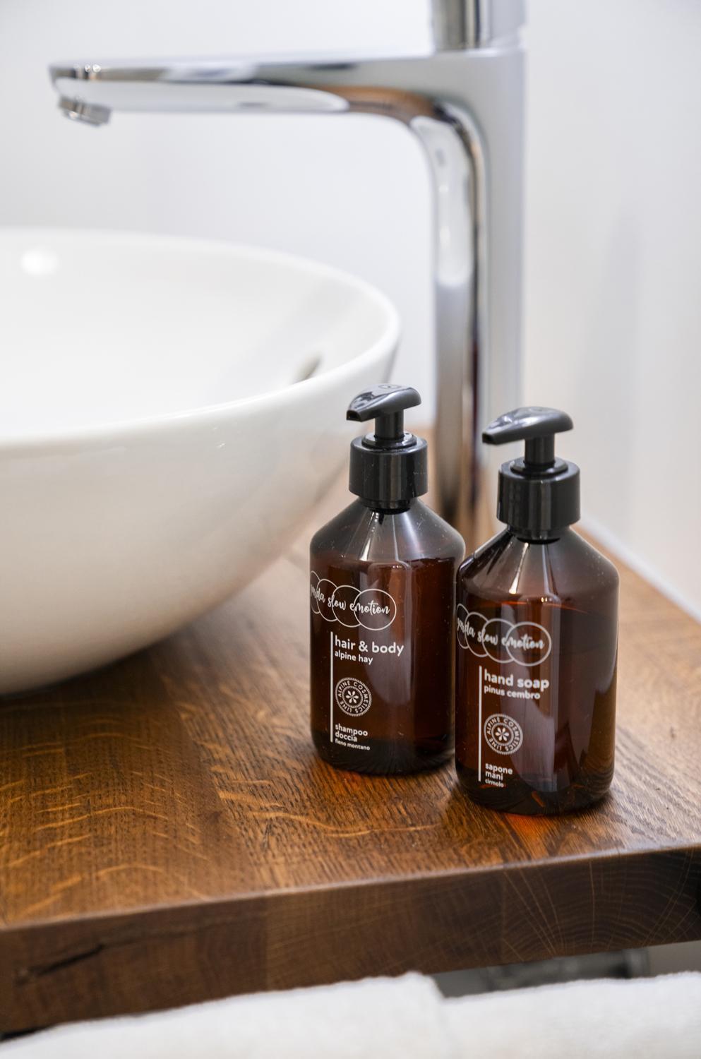 Hotel Antica Croce - Gardaslowemotion Tenno Ngoại thất bức ảnh