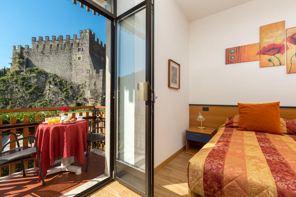 Hotel Antica Croce - Gardaslowemotion Tenno Ngoại thất bức ảnh