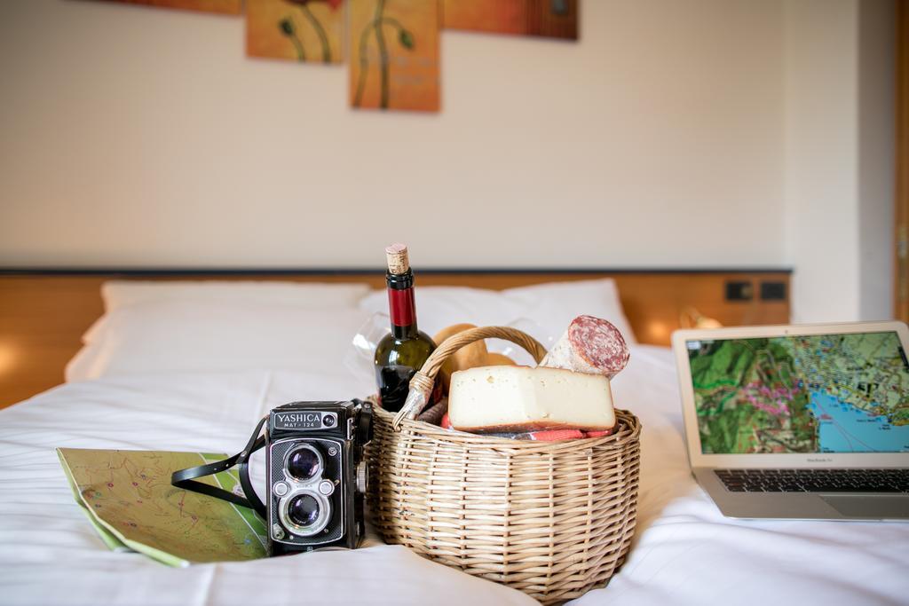Hotel Antica Croce - Gardaslowemotion Tenno Ngoại thất bức ảnh