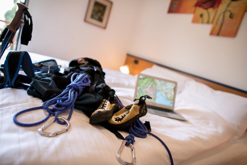 Hotel Antica Croce - Gardaslowemotion Tenno Ngoại thất bức ảnh